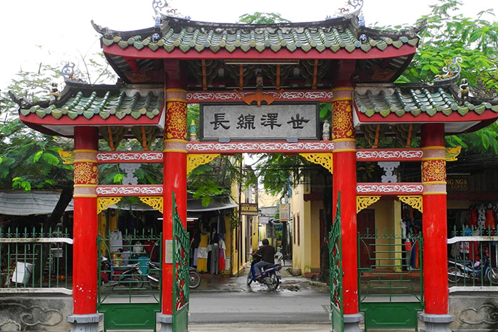 chinese temple trieu chau visit hoi an entrance